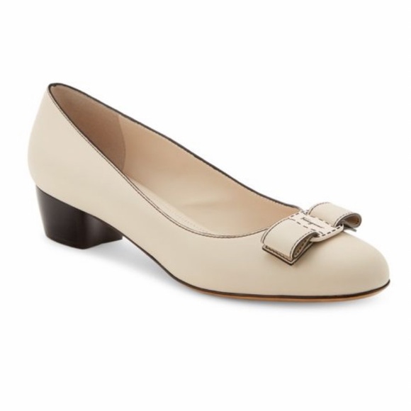 NEW Salvatore Ferragamo Bow Leather Vara Stitch Pump Bone 7.5 B - Picture 1 of 16